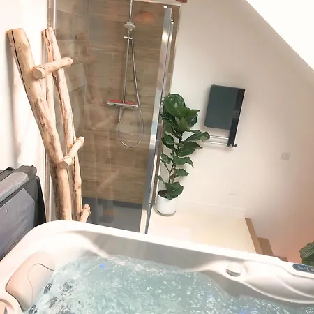 Entier Le Lumiere, Avec Jacuzzi Apartmán