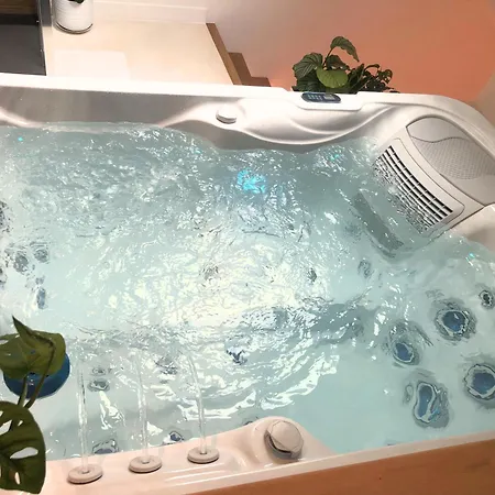 Entier Le Lumiere, Avec Jacuzzi Apartmán